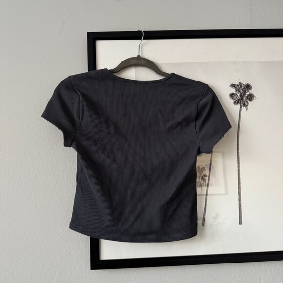 Abercrombie & Fitch | EUC Gray Short Sleeve Ribbed Crop Top Size Medium - Picture 6 of 7